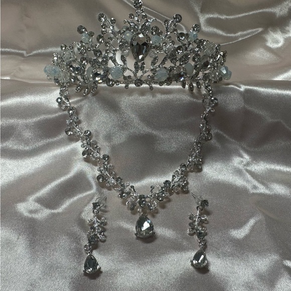 Beautiful Tiara and Necklace Set with earrings (3 piece) main image 8